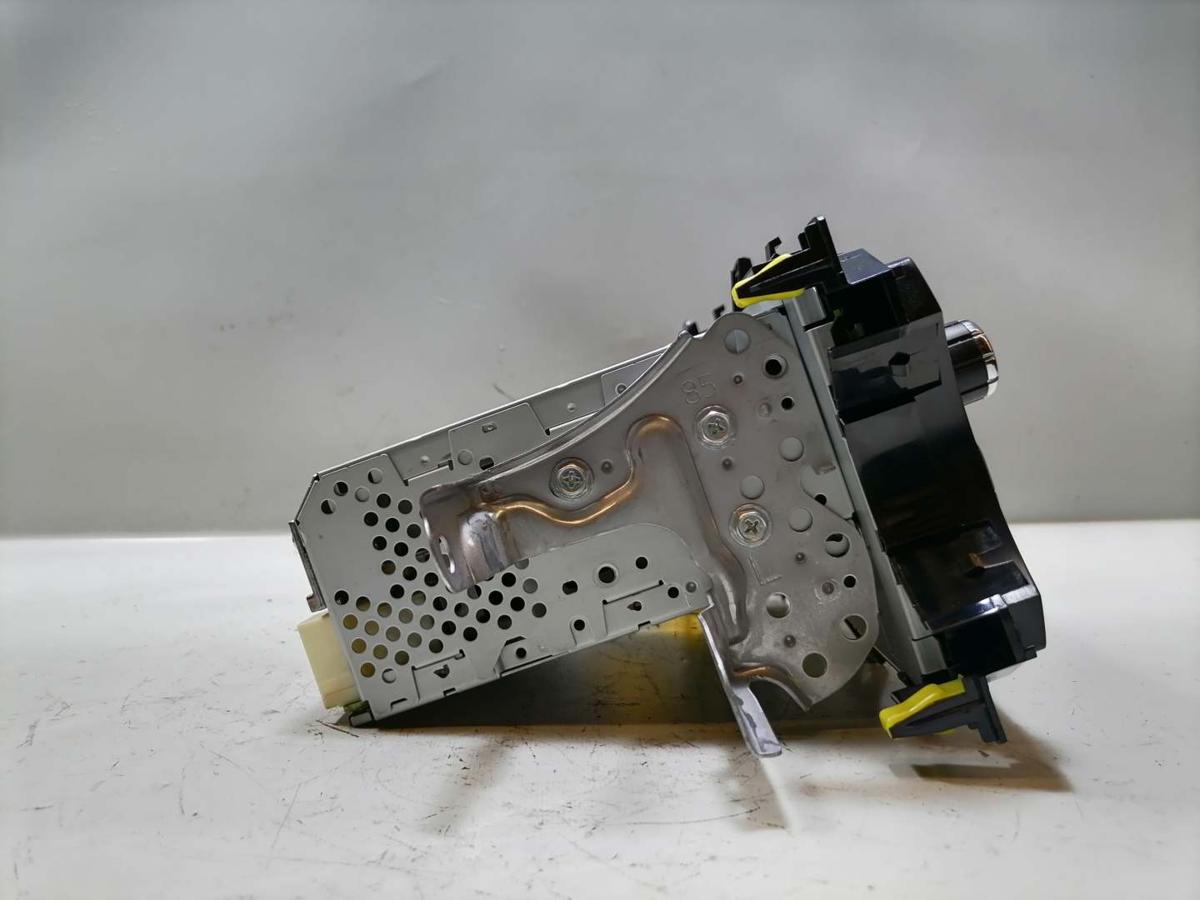 Toyota Yaris XP13 original Navigationssystem Radio 861400D010 BJ14